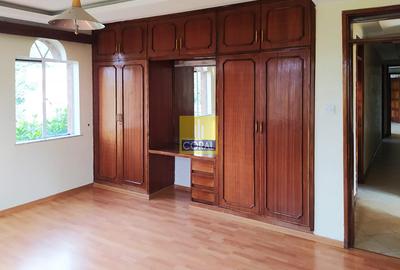 4 Bed Apartment in Riverside - 3