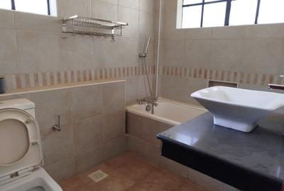5 Bed House with En Suite in Lavington - 4