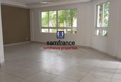 Serviced 4 Bed Apartment with En Suite at Links Road - 4