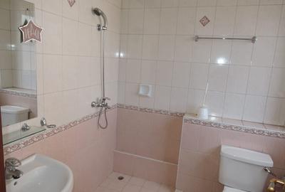 3 Bed Apartment with En Suite in Brookside - 2