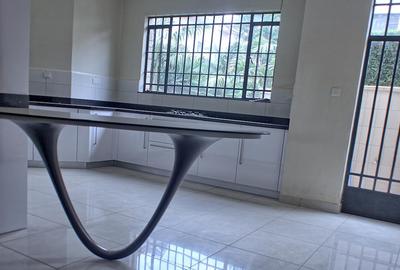 5 Bed Townhouse with En Suite at Off Convent Drive - 4