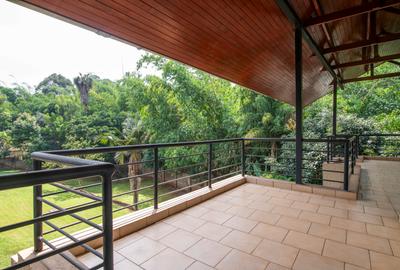 4 Bed House with En Suite at Lavington - 2