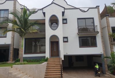 4 Bed House with En Suite at Grevillea Grove