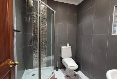 Furnished 1 Bed Apartment with Swimming Pool in Kilimani - 4