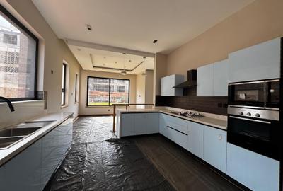 4 Bed Townhouse with En Suite in Loresho - 3