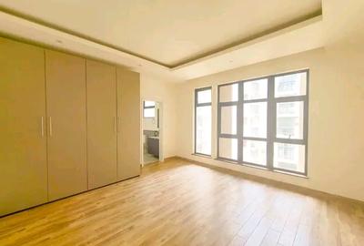 4 Bed Apartment with En Suite in Riverside - 2