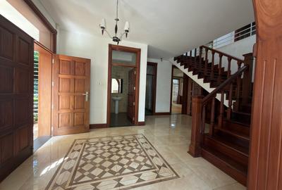 5 Bed Townhouse with En Suite in Rosslyn - 2