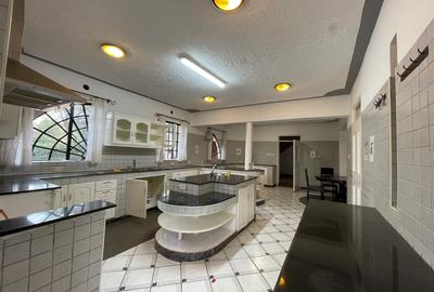 5 Bed House with En Suite in Runda - 3