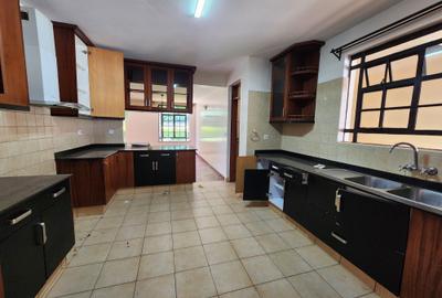 4 Bed Villa with En Suite in Lavington - 4