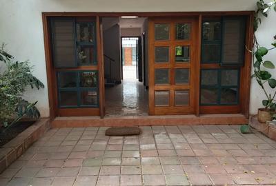 2 Bed Townhouse with En Suite in Kileleshwa - 4
