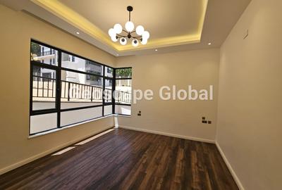 5 Bed House with En Suite in Lavington - 2