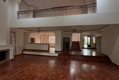 5 Bed House with En Suite in Runda - 4