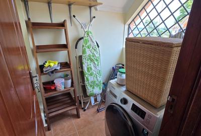 2 Bed Apartment in Ridgeways - 4