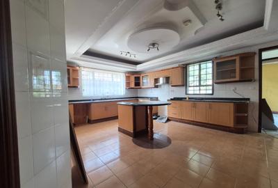 4 Bed House with En Suite at Old Runda - 3