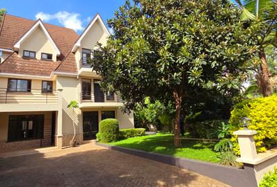 5 Bed Townhouse with En Suite at Lavington Green - 3
