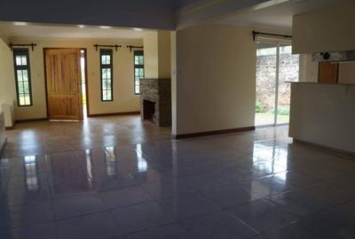 3 Bed House with En Suite in Nyari - 2