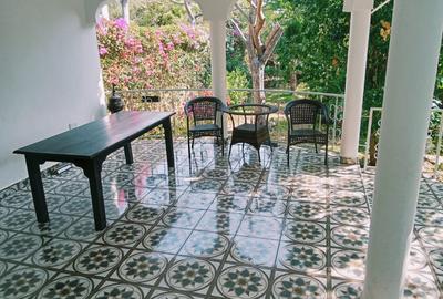 3 Bed House with En Suite at Jacaranda Road - 3