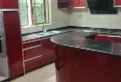 5 Bed House with En Suite in Lavington - 4