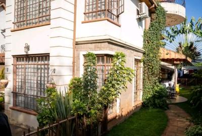 5 Bed Townhouse with En Suite in Lavington - 3