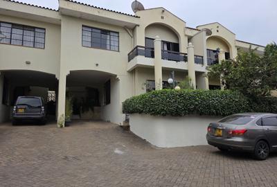 4 Bed Townhouse with En Suite in Spring Valley