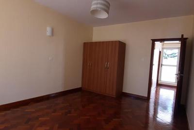 5 Bed Townhouse with En Suite at Lavington - 3