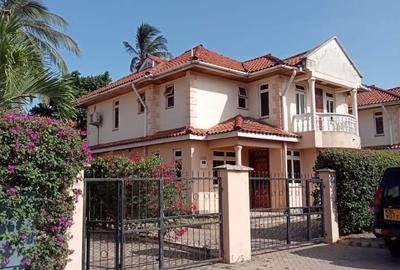 4 Bed Townhouse with En Suite in Mtwapa - 2
