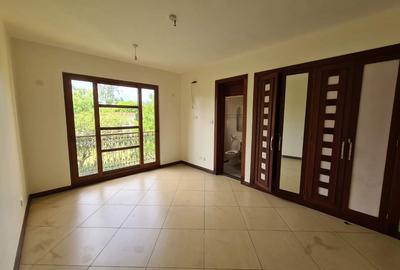 3 Bed Apartment with En Suite at Moyne Drive - 4