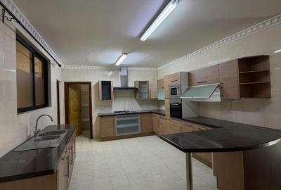 4 Bed Apartment with En Suite in Lavington - 2