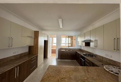 3 Bed Apartment with En Suite in Riverside - 3