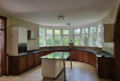 5 Bed Townhouse with En Suite in Rosslyn - 3