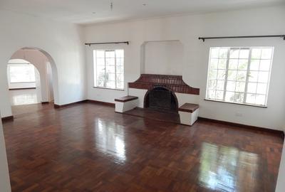 5 Bed House with En Suite in Nyari - 2