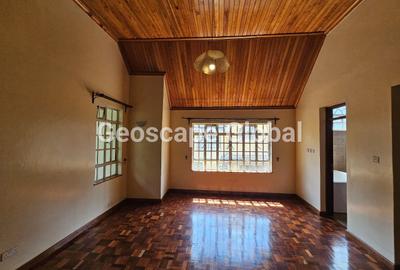 5 Bed Townhouse with En Suite in Lavington - 4