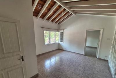 4 Bed Townhouse with En Suite in Thigiri
