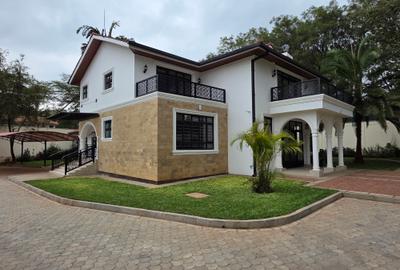 5 Bed Townhouse with En Suite in Runda - 2
