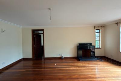 5 Bed Townhouse with En Suite in Lavington - 4