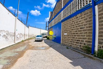 5,000 ft² Warehouse with Fibre Internet in Industrial Area - 4