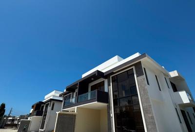 4 Bed Townhouse with En Suite at Lakers Road - 3