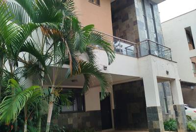 5 Bed House with En Suite in Lavington