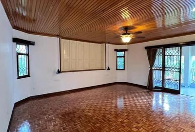 5 Bed House with En Suite in Runda - 4