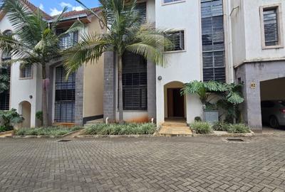 5 Bed Townhouse with En Suite in Lavington - 2