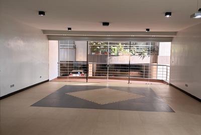 3 Bed Apartment with Swimming Pool in Riverside