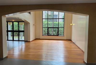5 Bed Townhouse with Garden in Lavington - 3