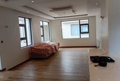 6 Bed Villa with En Suite in Lavington - 3