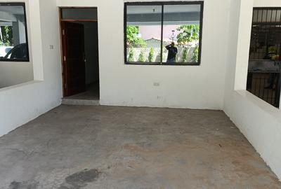 4 Bed Townhouse with En Suite at Links Road - 2