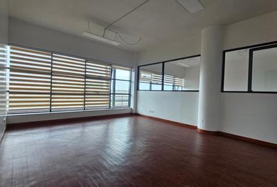 2,734 ft² Commercial Property with Backup Generator at Riverside Drive