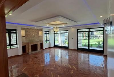 5 Bed House with En Suite in Runda - 2
