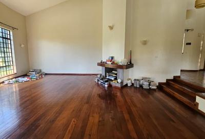 5 Bed House with En Suite in Runda - 2