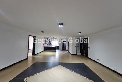 3 Bed Apartment with En Suite in Riverside
