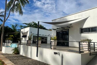 4 Bed Villa with En Suite at Watamu - 3