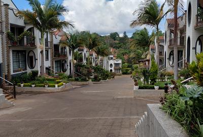 5 Bed Townhouse with En Suite in Westlands Area - 4